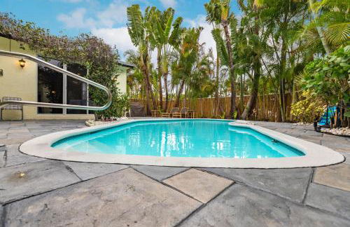 Tropical Oasis with Heated Pool - Photo 17