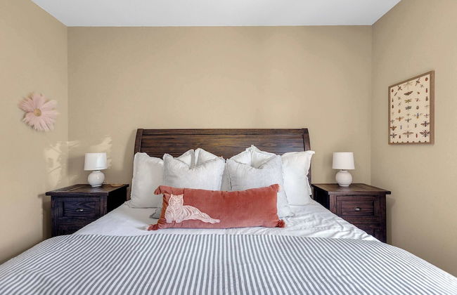 Panoramic Sunset Escape Waterfront Condo for 7! - Photo 5