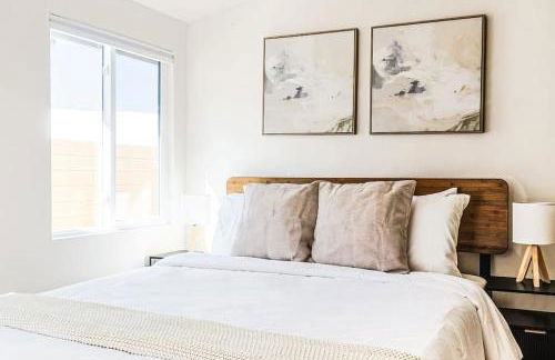 LA Retreat: Stylish 3BR Villa - Photo 16