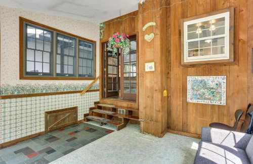 Sparrow Bush Retreat w/ Pool & Screened Porch - Foto 12