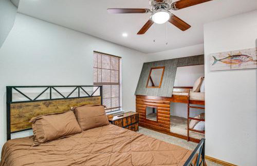 Near Lake Fork Home with Fire Pit in Yantis! - Foto 26