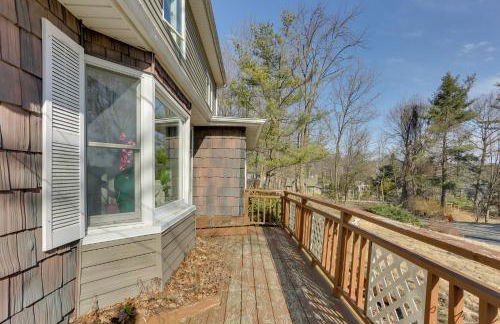 Milford Family Home with Koi Pond and Porch! - Foto 35