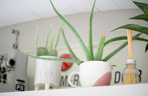 American School Bus Retreat with Hot Tub in Sussex Meadow - Foto 31