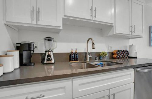 6th Haven, Arcade, King Bed, Games, 1 Mile to Beaches - Foto 13