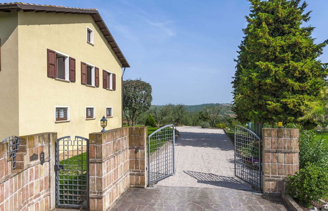 Inviting Holiday Home in San Costanzo With Swimming Pool - Foto 1