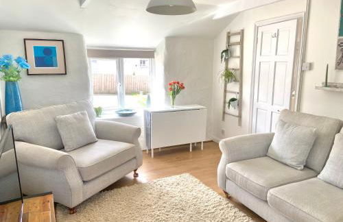 Idyllic Cornish Cottage, Superking bed, private garden dogs welcome - Photo 8