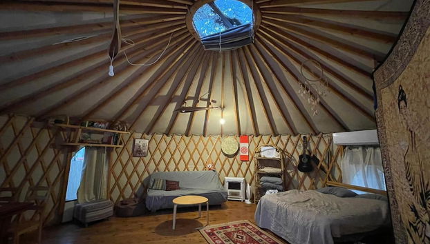 Yurt Located in a Little oak Grove - Foto 3, Habitación