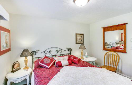 Relax Fireside! Frankfort Apt Near Dtwn and Beaches - Photo 13