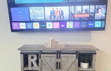 Ultimate Backyard Oasis, Heated Pool, Spa and Lake - Foto 11