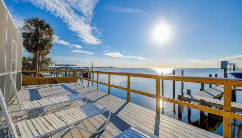 Family Waterfront 4BR Home Heated Pool Private Pier - Photo 3