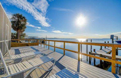 Family Waterfront 4BR Home Heated Pool Private Pier - Photo 3