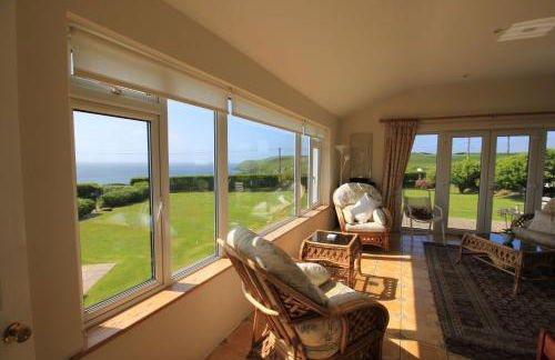 Spacious seaside family house in Aberdaron with large garden and stunning sea views - Photo 33