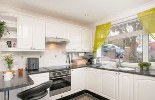 3 Bedroom Bungalow with great Sea Views, Private Hot Tub & Gardens - Foto 63