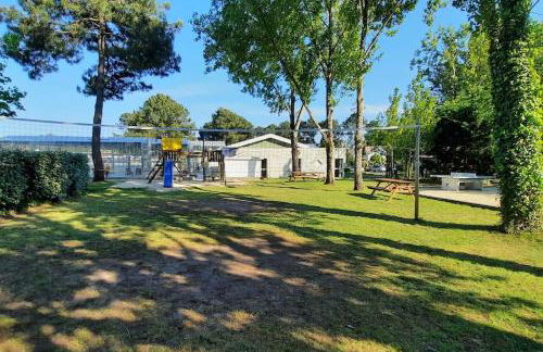 Chez Ced et Laeti, Appartement privé avec jardin et terrasse dans résidence l'estuaire muni d'une piscine couverte et aire de jeu, Linge de lit et de salle d'eau ainsi que télé, compris dans le tarif Profitez à fond de notre belle région - Foto 15