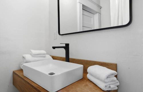 Elegant Historic Apartment with Craftsman Details - Foto 34