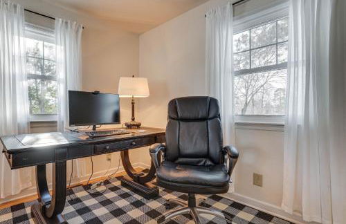 Family Fun on Lake Bemidji! Spacious Home with Yard - Foto 8