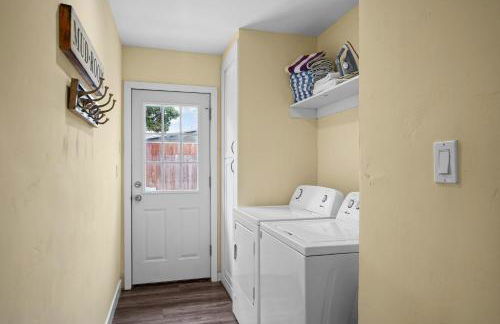 Dog Friendly Home Near the Beach with Grill, Fire Pit, Enclosed Backyard - Foto 25