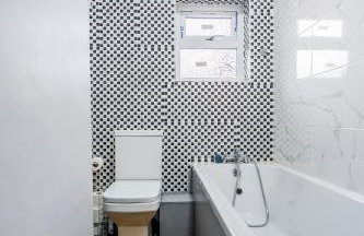 Deluxe 2-Bedroom Flat with Free parking - Foto 10