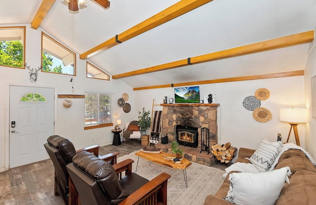 Bear Cub Cottage in Big Bear w/ HotTub & Firepit - Photo 29