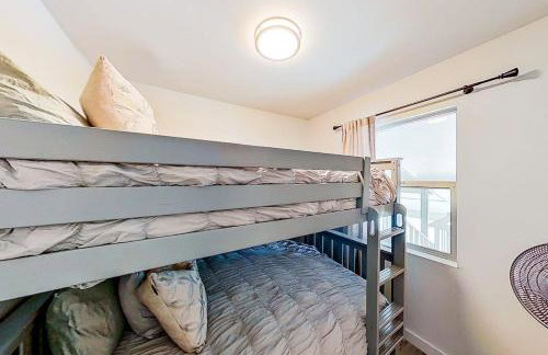 Contemporary, Dog-Friendly Townhouse with Balcony, Pool & Day Docks - Foto 19