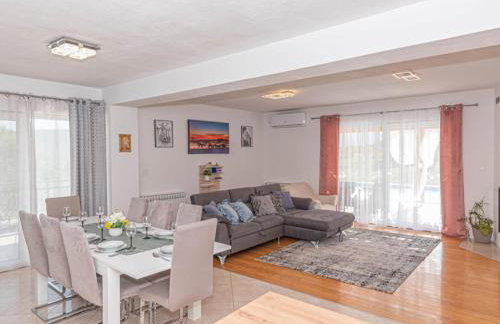 Villa Maria with Outdoor Pool - Five Bedroom Villa with Outdoor Pool - Foto 3