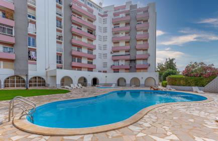 Comfy 3 BDR Flat With Pool & Balcony by LovelyStay - Photo 28