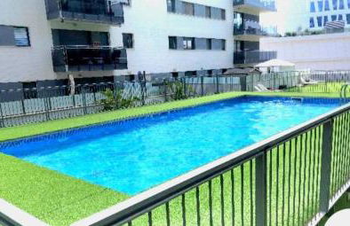 Ideal for families on the beach in Barcelona with a pool - Photo 2