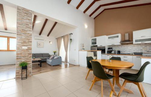 New! Holiday Home Tina with pool - Foto 18