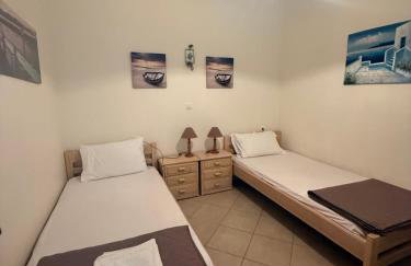 2-Bedroom Blue & White House with Garden and Beach - Foto 13