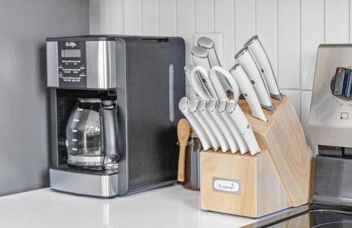 Lux 2BD Gym Rooftop Street Parking by DT UMN - Foto 24