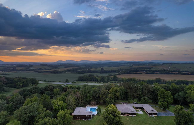 Amber Refresh by Avantstay Pool and Hot Tub - Foto 38