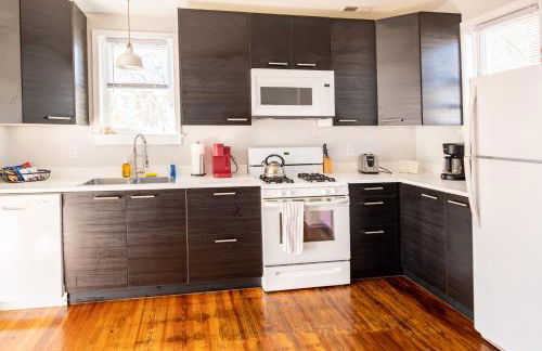 Contemporary 3-Bedroom Home with Balcony in RVA - Foto 35