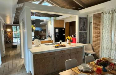 Midcentury Modern - Pool & Hot tub - Retro Retreat - Foto 45