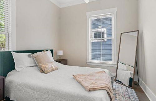 Renovated Dog Friendly Duplex Near Food & Fun Fully Fenced Yard and Private Parking - Foto 51