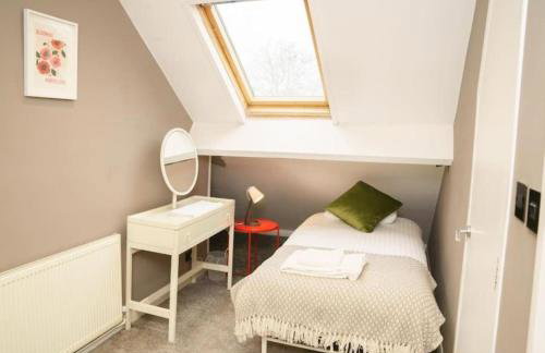 5 bedroom 3 bathroom house - Lyne Chertsey - Foto 35