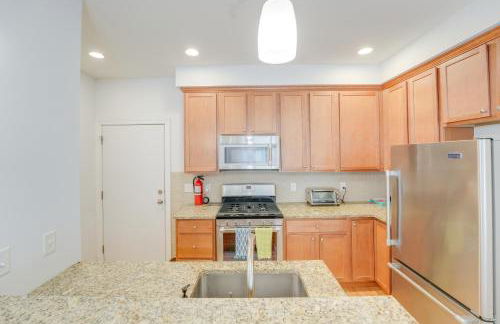 Near Portland Trails Walkable Apartment with Deck - Foto 9