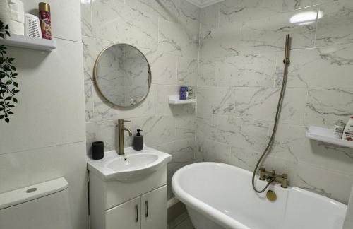 Cozy 1BR Apartment in Stratford with City View - Foto 5