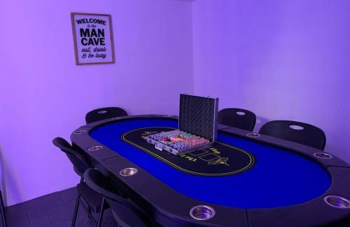 Glamorous 4BR 2,5BA Holiday Home with Pool, Game Room & Fire Pit - Foto 38