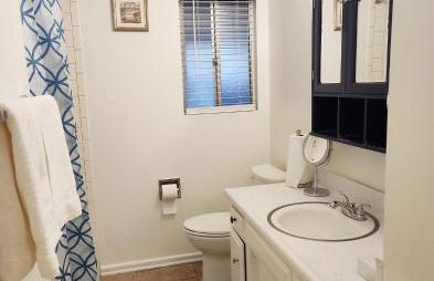 Private, Spacious, 4x Queen, 300 MBPS Internet with Backyard! - Foto 16