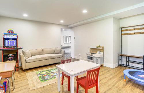 Walk to Bethel Woods Family Home with Deck and Views! - Foto 20