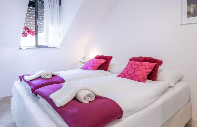 Bright and Cozy Duplex Near City Center - Foto 8