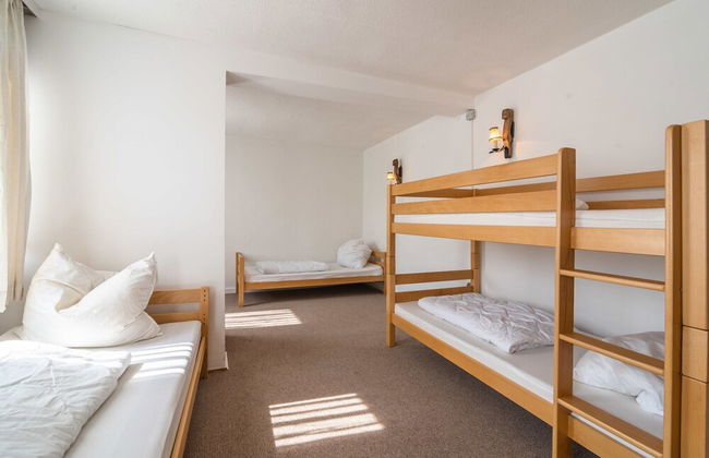 Grosse Gruppenunterkunft im Nationalpark Eifel mit Bar und Terrasse - Foto 8