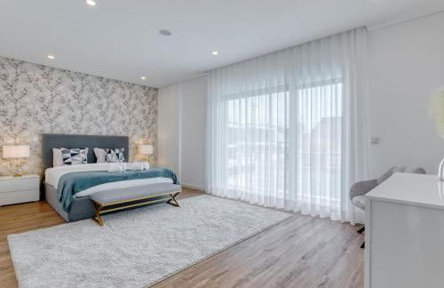 Vita Portucale ! Chic Luxe Villa with Saltwater Pool - Foto 24