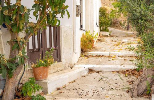 The Lookout in Mirsini - Roof Terrace - AC - WIFI - Foto 33