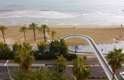 Apartment with Terrace and Sea View - Photo 28