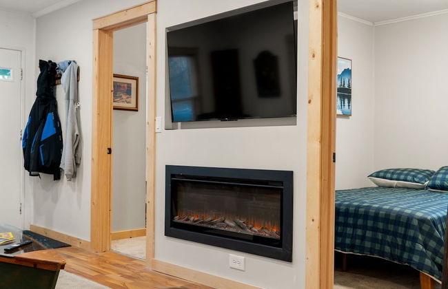 Cozy 3BR Cabin With Hot Tub on Nippersink Creek - Foto 10