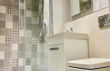 DESIGNER HOUSE - University of Glasgow / Central Glasgow 'Hillhead' West End G12 - Luxurious & Contemporary Detached House / Terrace / Garden / 'electric car charging' Garage Parking - Foto 17