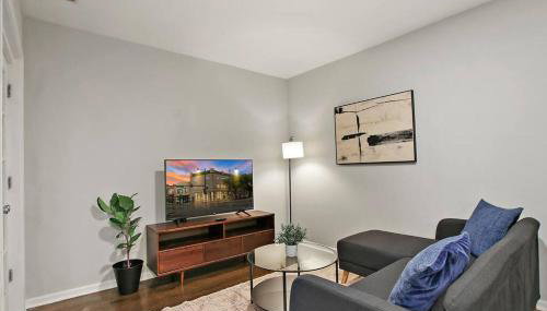 Modern & Furnished 2BR Apt with In-unit Laundry - Sunnyside 2E - Foto 2
