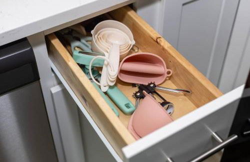 Stylish Condo min from UF & Shands Pets Welcome! - Photo 25