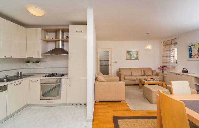 Spacious and Modern 1st Floor Apartment With Private Garage, Wi-fi - Foto 7